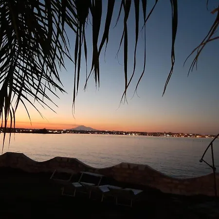 Casa Con Piscina E Vista Mare Dal Giardino *