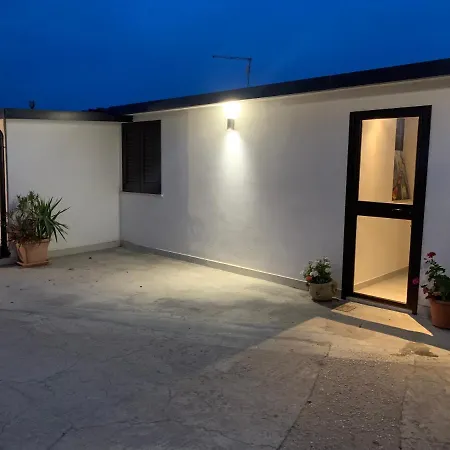 Casa Con Piscina E Vista Mare Dal Giardino